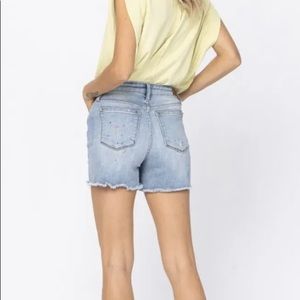 JUDY BLUE- Rainbow Paint Splatter Destroyed Shorts